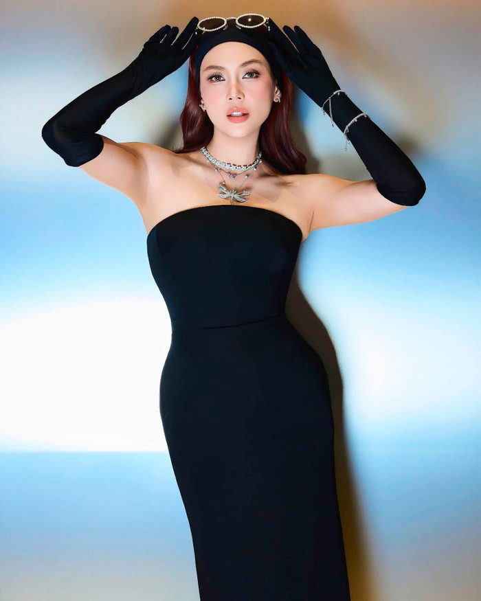 Võ Hoàng Yến phô diễn vóc dáng quyến rũ, chuẩn đẳng cấp siêu mẫu hàng đầu. (Nguồn: FBNV)