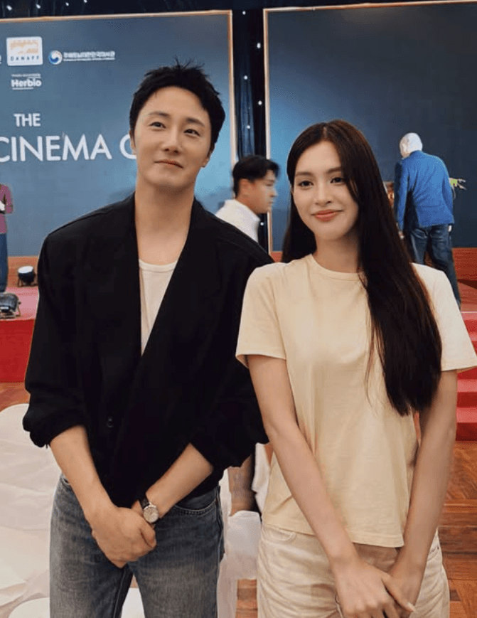 Tiểu Vy và Jung Il Woo tái ngộ tại Liên hoan phim châu Á Đà Nẵng 2026