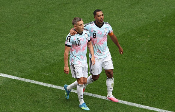 Trossard và Tielemans trở thành người hùng giúp tuyển Bỉ đi tiếp