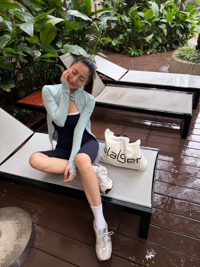Lương Thùy Linh diện đồ thể thao ôm sát, khoe trọn đôi chân 1m22 cực phẩm.