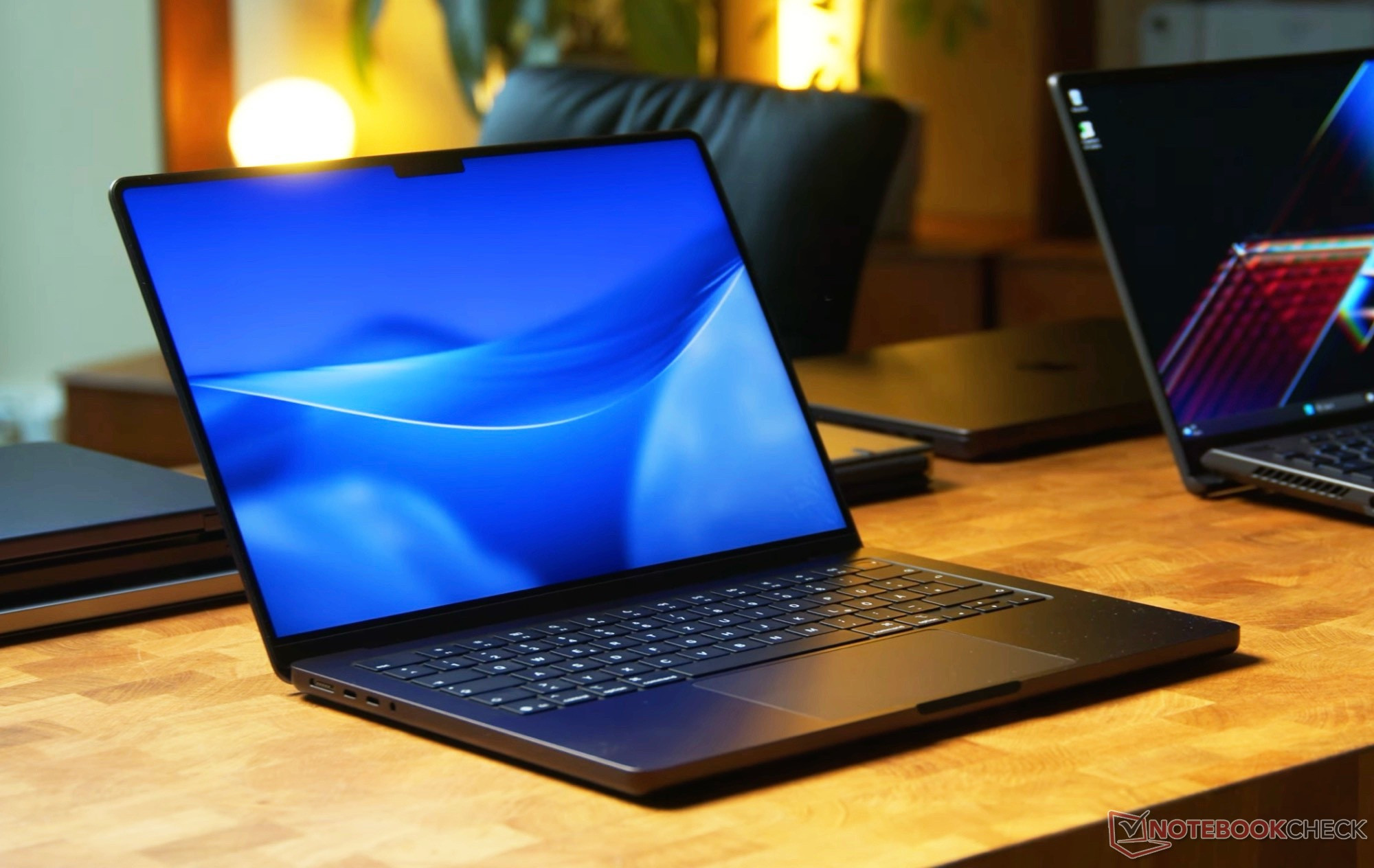 Apple dự kiến ra mắt hai thế hệ MacBook Pro trong thời gian tới với những thay đổi lớn về thiết kế và cấu hình.