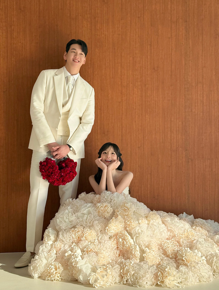 Ảnh cưới của Park Min Jung và chồng là Song Hyeong Joo.