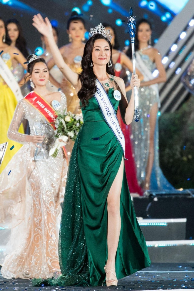 Khoảnh khắc vương miện danh giá gọi tên Lương Thùy Linh tại Miss World Việt Nam 2019.
