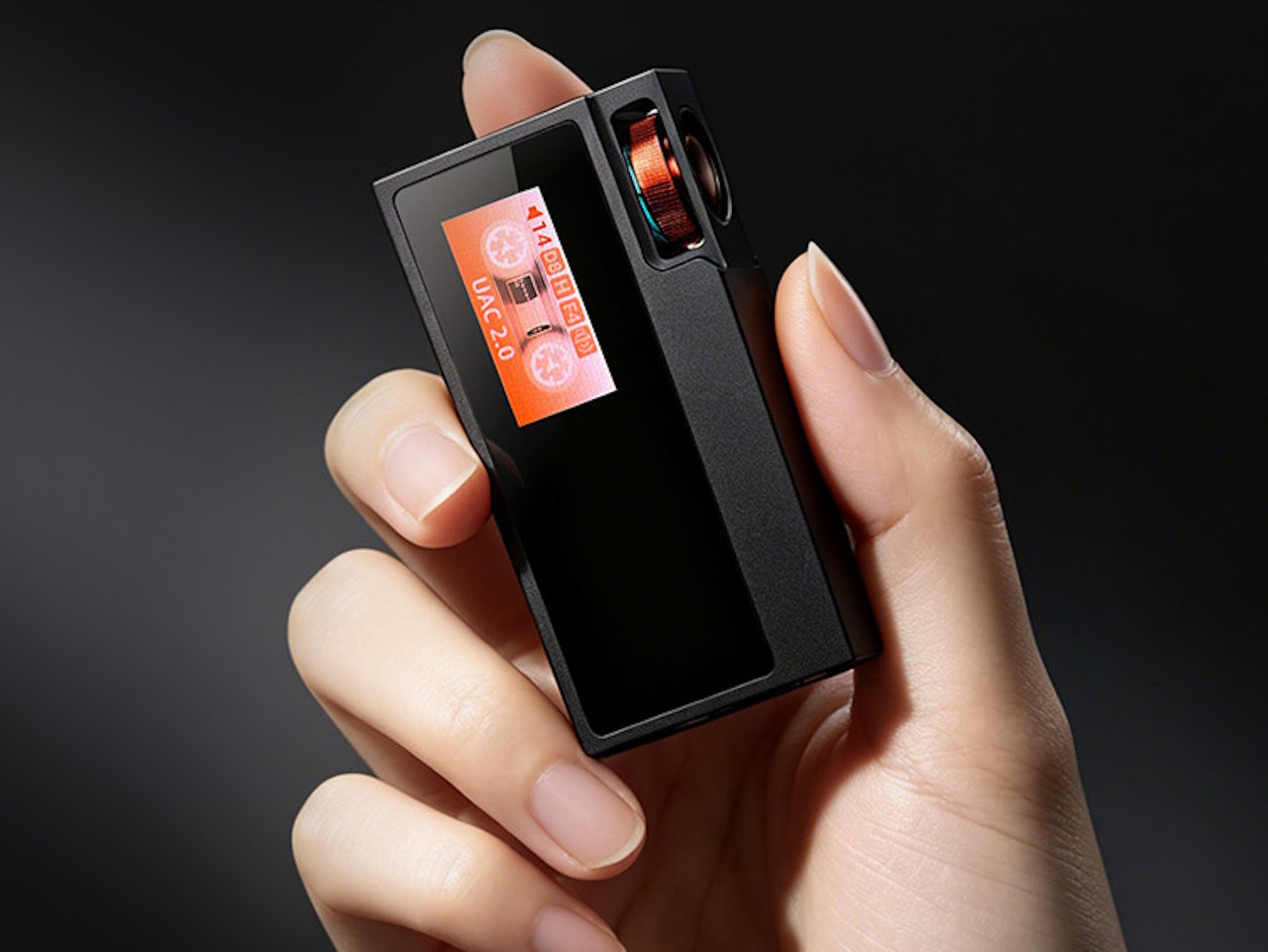 Shanling UA6 II có vòng xoay menu và âm lượng tiện lợi.