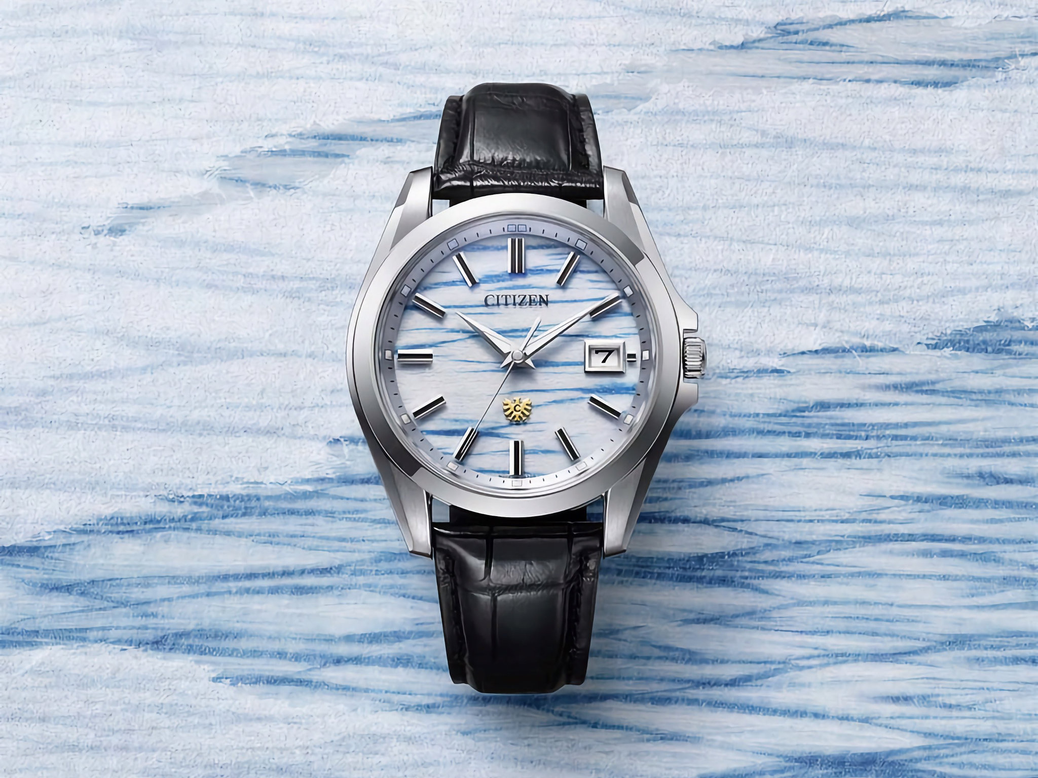 Citizen AQ4090-08A với mặt số giấy washi nhuộm chàm thủ công