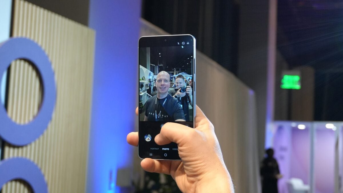 Galaxy S27 Series có thể được trang bị camera selfie 16MP chất lượng