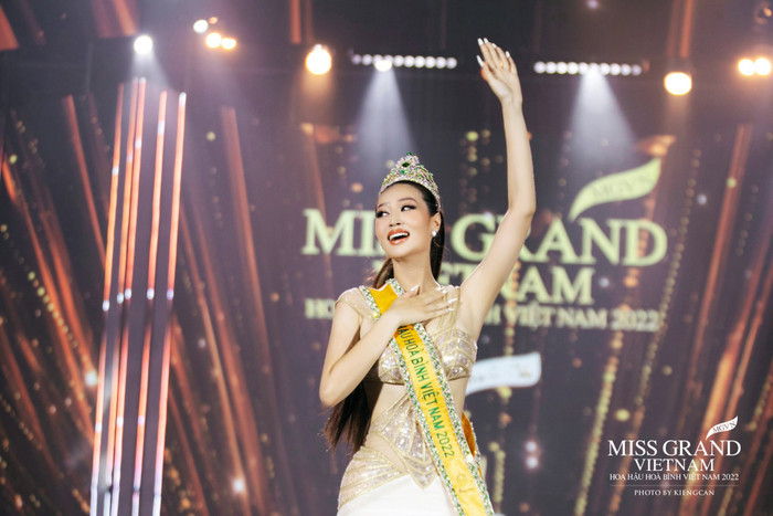 Đoàn Thiên Ân trong khoảnh khắc đăng quang Miss Grand Vietnam 2022.