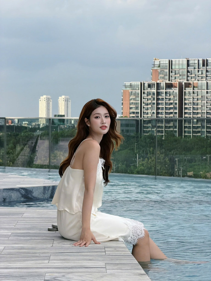 Cận cảnh vẻ đẹp rạng rỡ của Hoa hậu Đoàn Thiên Ân.