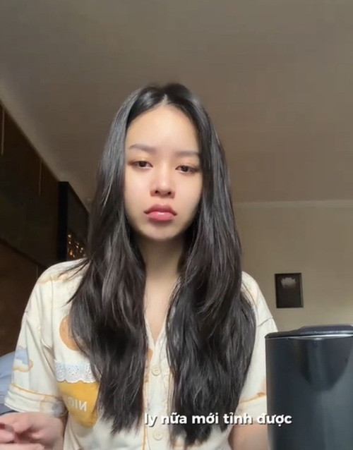 Cách đây vài tháng, Hoa hậu Thanh Thủy cũng từng bị sưng môi do dị ứng.