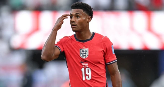Ollie Watkins lọt tầm ngắm Fenerbahce Tiền đạo Ollie Watkins của Aston Villa đang nhận được sự quan tâm bất ngờ từ Thổ Nhĩ Kỳ.