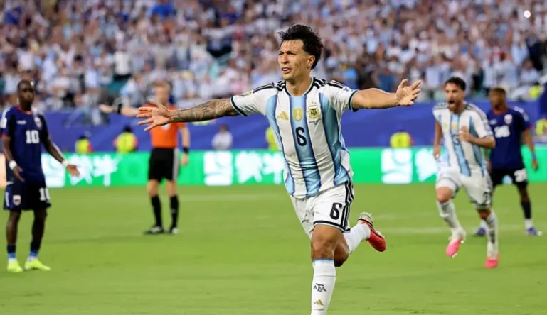 Lisandro Martinez ghi bàn thắng quan trọng cho Argentina