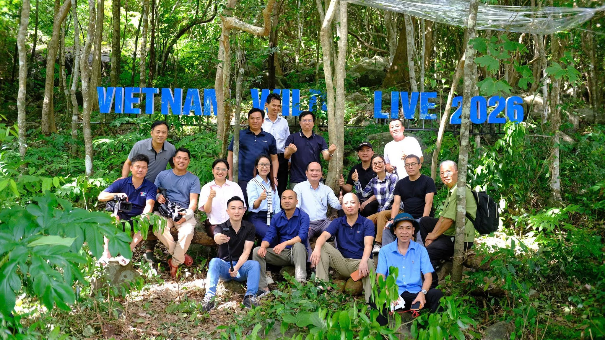 Đội ngũ sản xuất và khách mời tham gia dự án Vietnam Wild Live