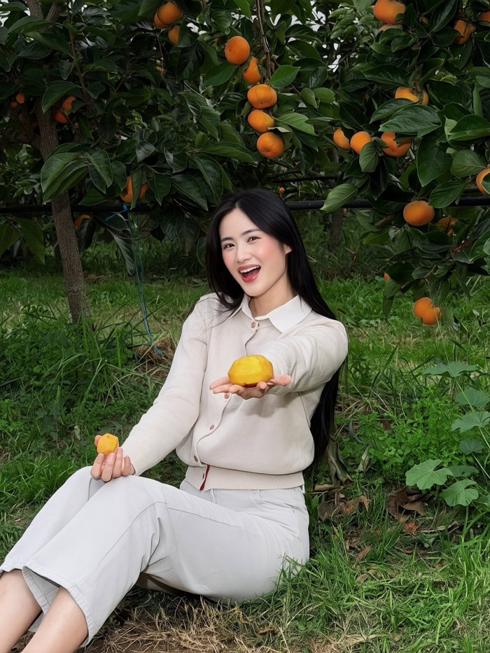 Hoa hậu Ý Nhi ngày càng trưởng thành sau đăng quang.