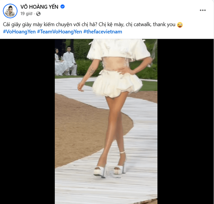 Võ Hoàng Yến nhận được nhiều lời khen ngợi về cách ứng biến sau sự cố với đôi giày 17cm.
