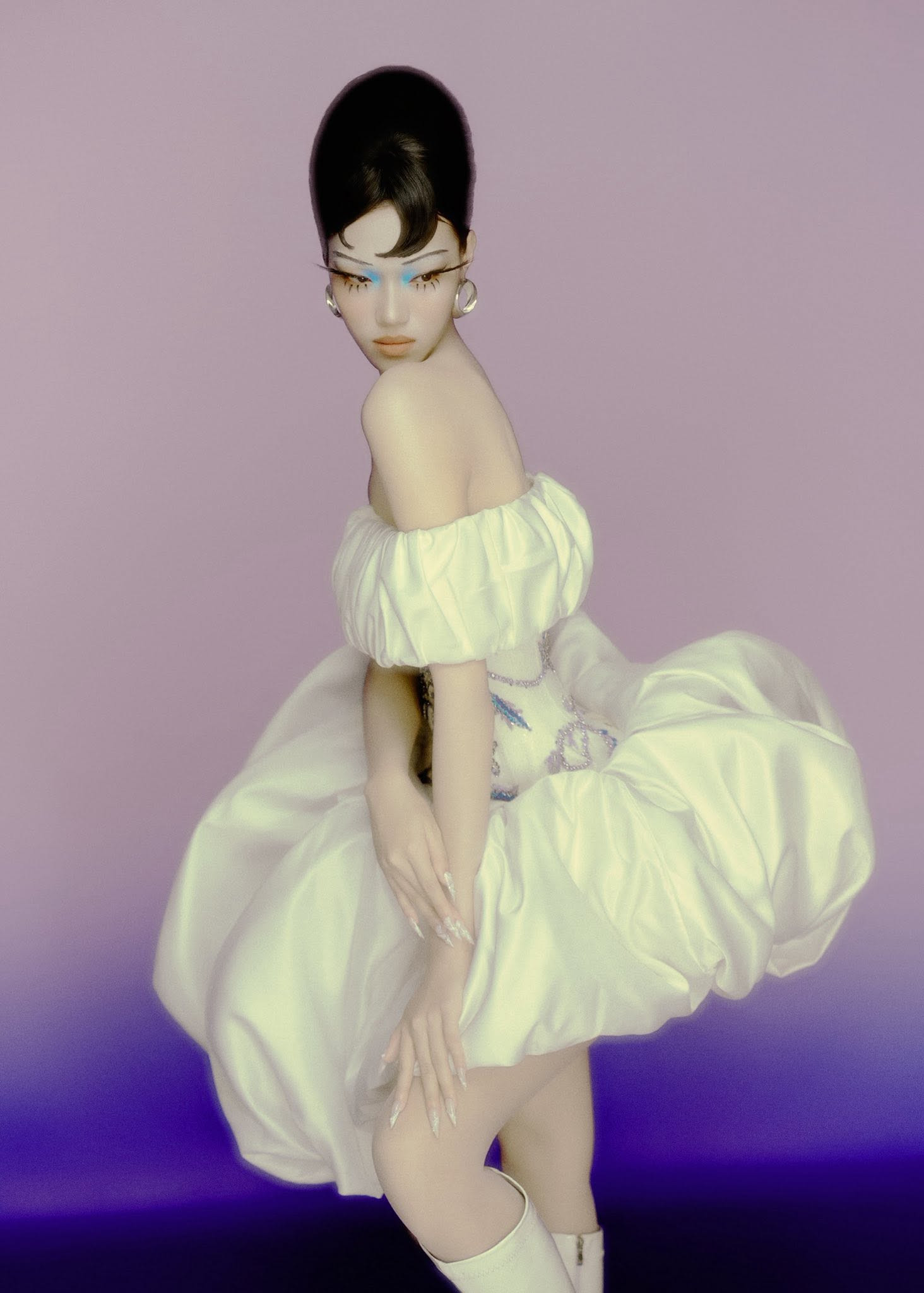 Lại Mai Hoa ký hợp đồng với model agency tại Paris.
