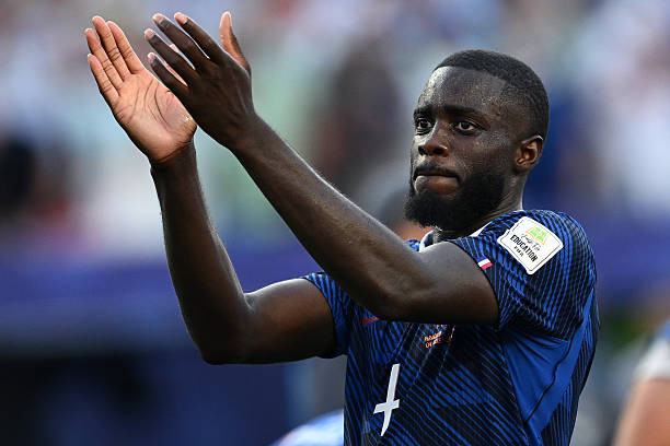 Dayot Upamecano thi đấu ấn tượng trong vai trò trung vệ của đội tuyển Pháp.