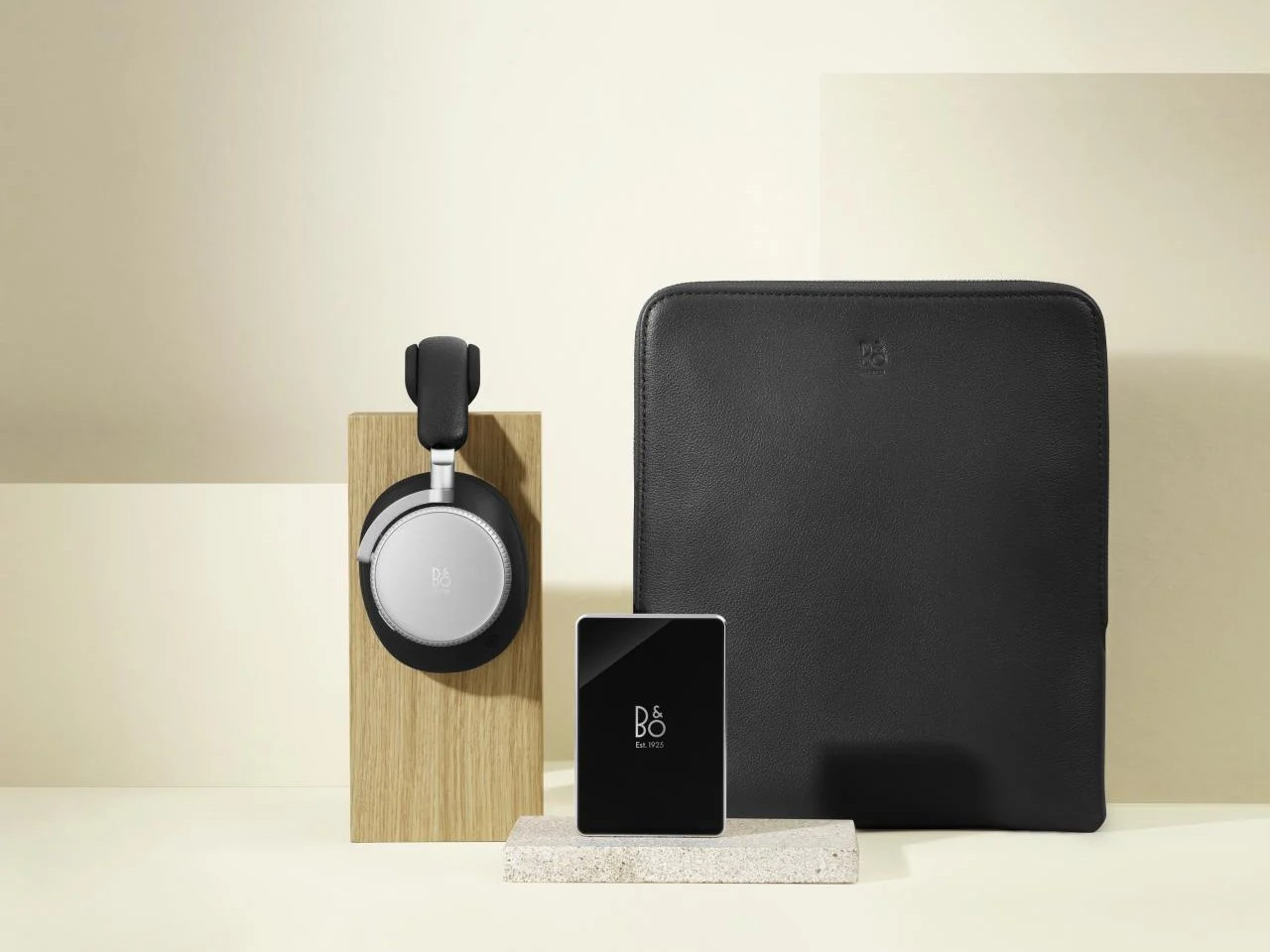 Sạc dự phòng Bang & Olufsen phiên bản màu Infinite Black