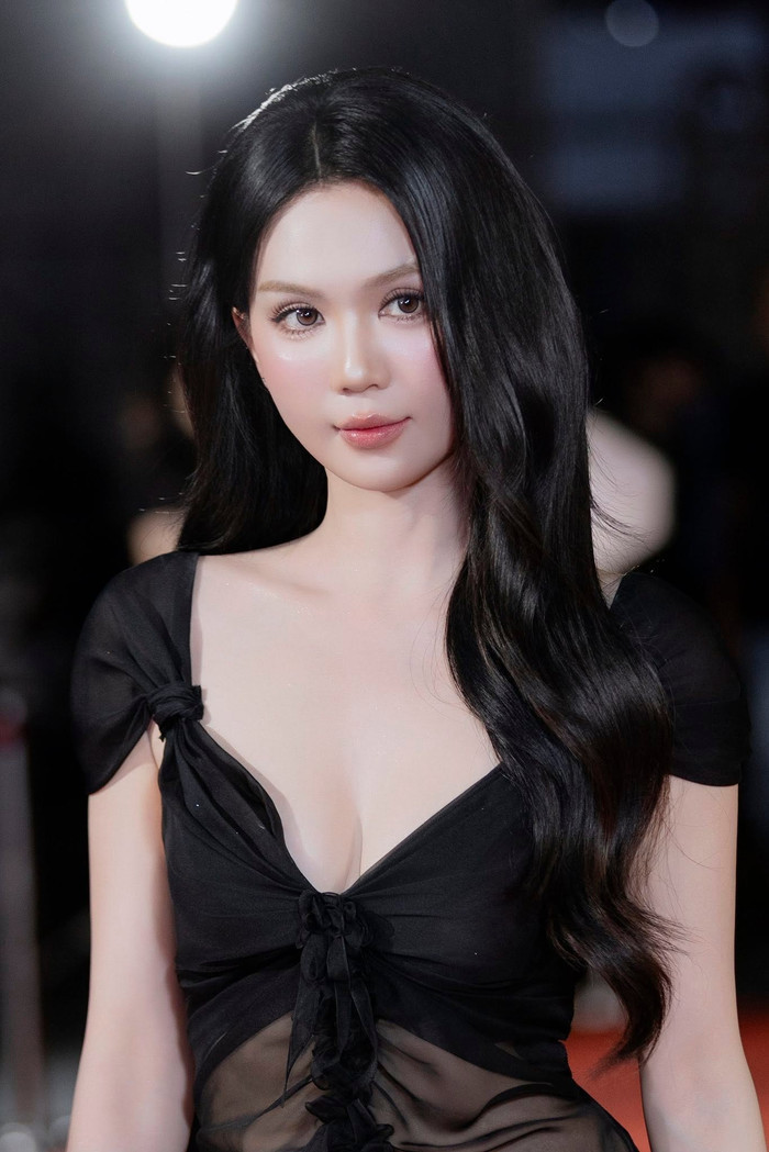 Ngọc Trinh hướng tới hình ảnh trưởng thành và chuyên nghiệp