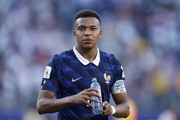 Kylian Mbappe ăn mừng bàn thắng quyết định giúp Pháp đánh bại Paraguay tại World Cup 2026.