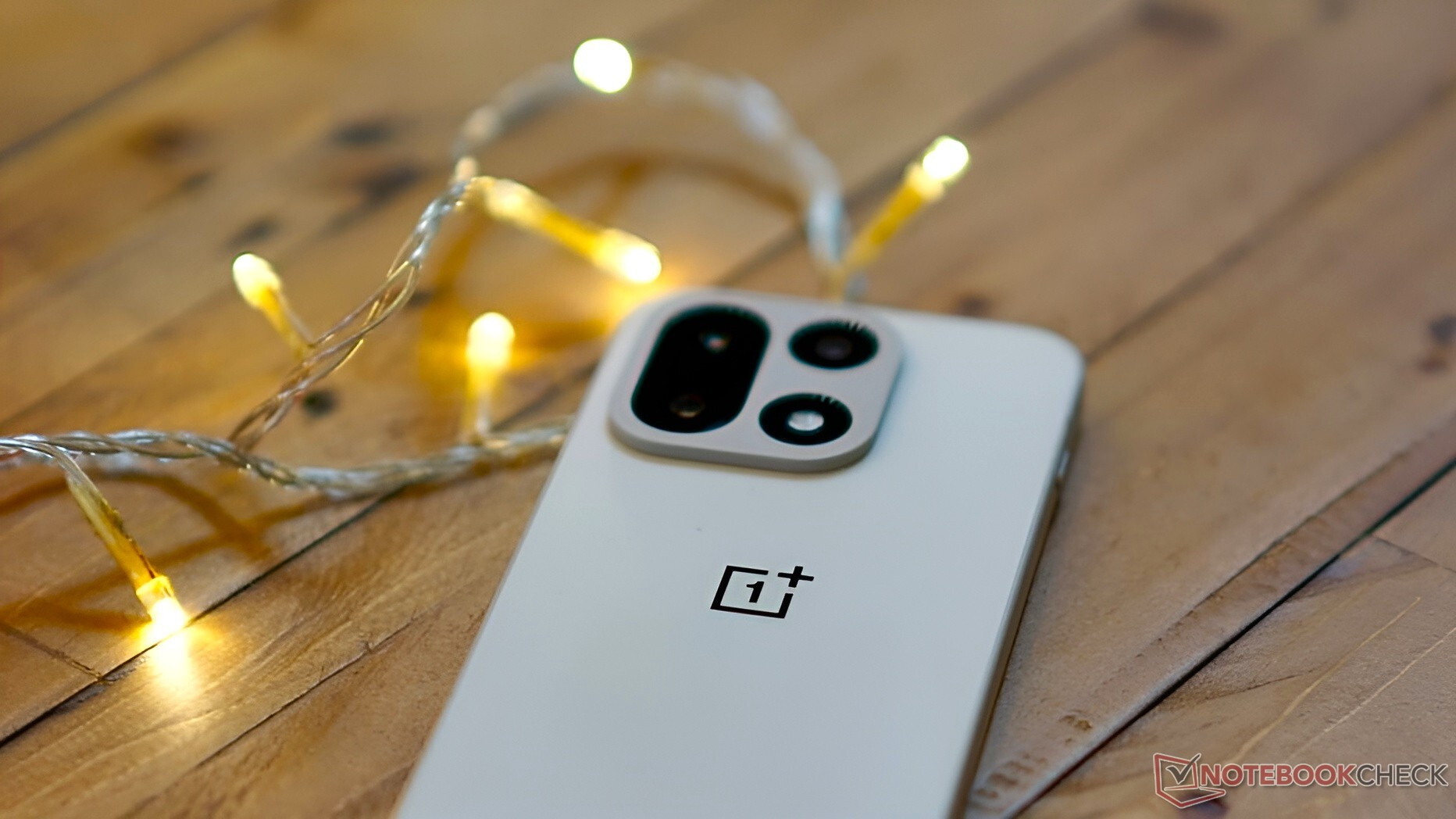 OnePlus 16 vẫn đang phát triển nhưng OxygenOS có thể bị khai tử.