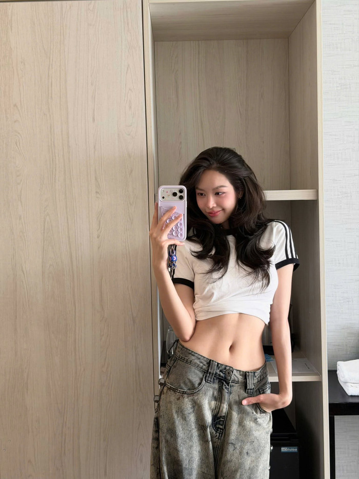 Hoa hậu Thanh Thủy khoe khéo vòng eo săn chắc vạn người mê.