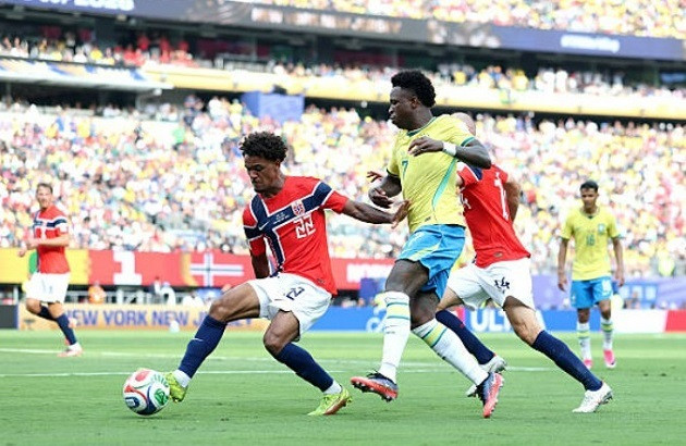 Vinicius Junior thi đấu nỗ lực nhưng thiếu sự hỗ trợ từ đồng đội