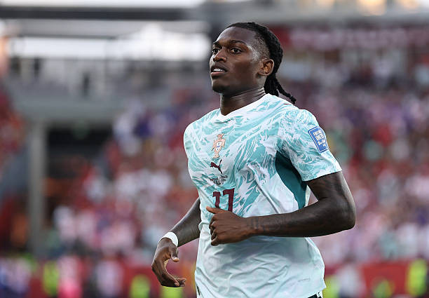 Tiền đạo Rafael Leao của AC Milan đang nằm trong tầm ngắm của Tottenham Hotspur