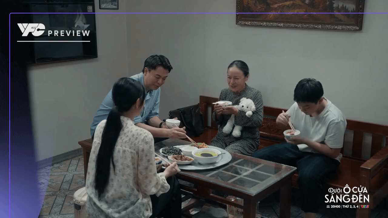 Khoảnh khắc ấm cúng giữa hai gia đình Tài và Nguyệt trong bữa tối