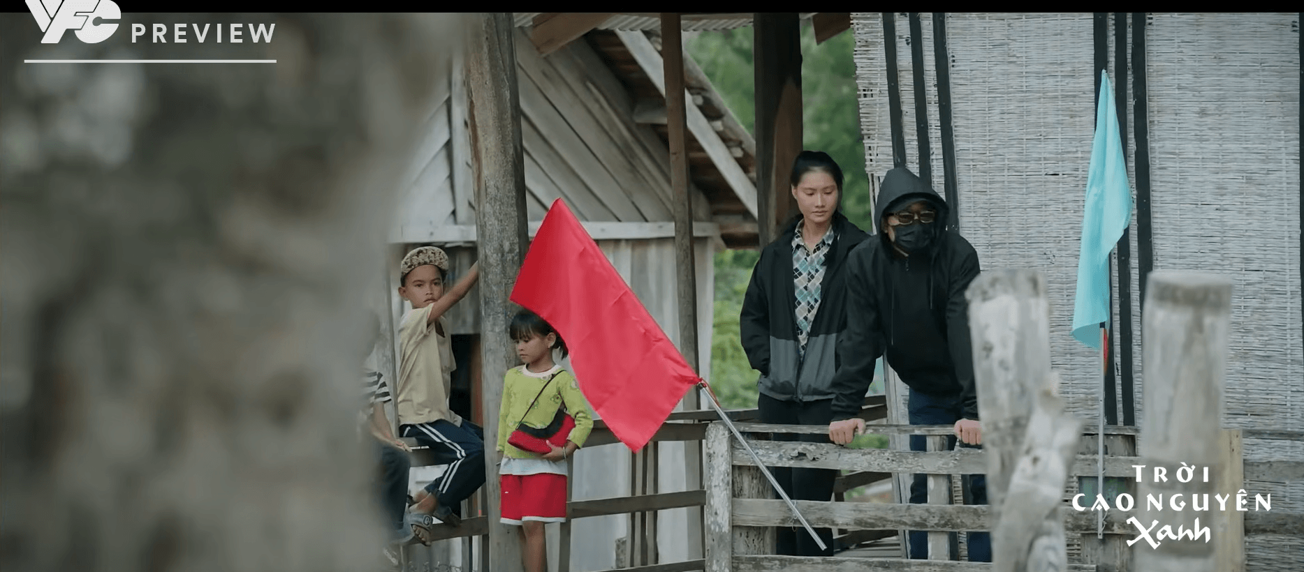 Lực lượng trinh sát theo dõi mục tiêu tại lễ hội