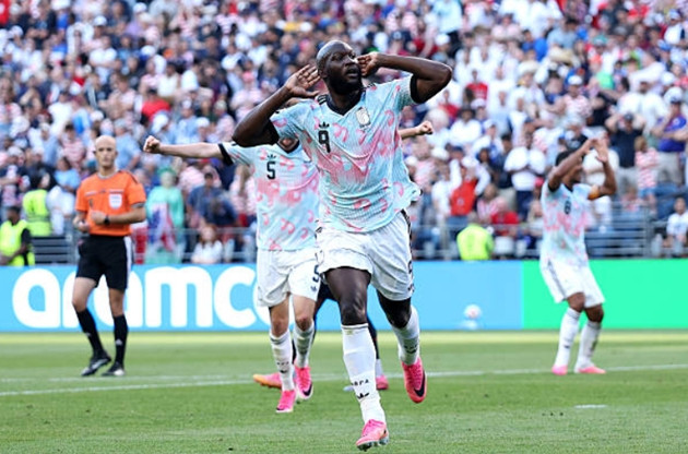 Romelu Lukaku ấn định tỷ số 4-1 cho đội tuyển Bỉ sau sai lầm của hậu vệ Mỹ.