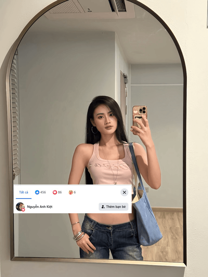 Bạn trai Anh Kiệt tương tác trên mạng xã hội cùng Hoa hậu Ý Nhi.