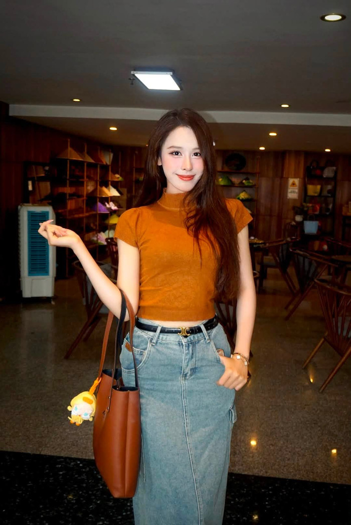 Á hậu Ngọc Hằng khoe nhan sắc ngọt ngào trong loạt ảnh đời thường.