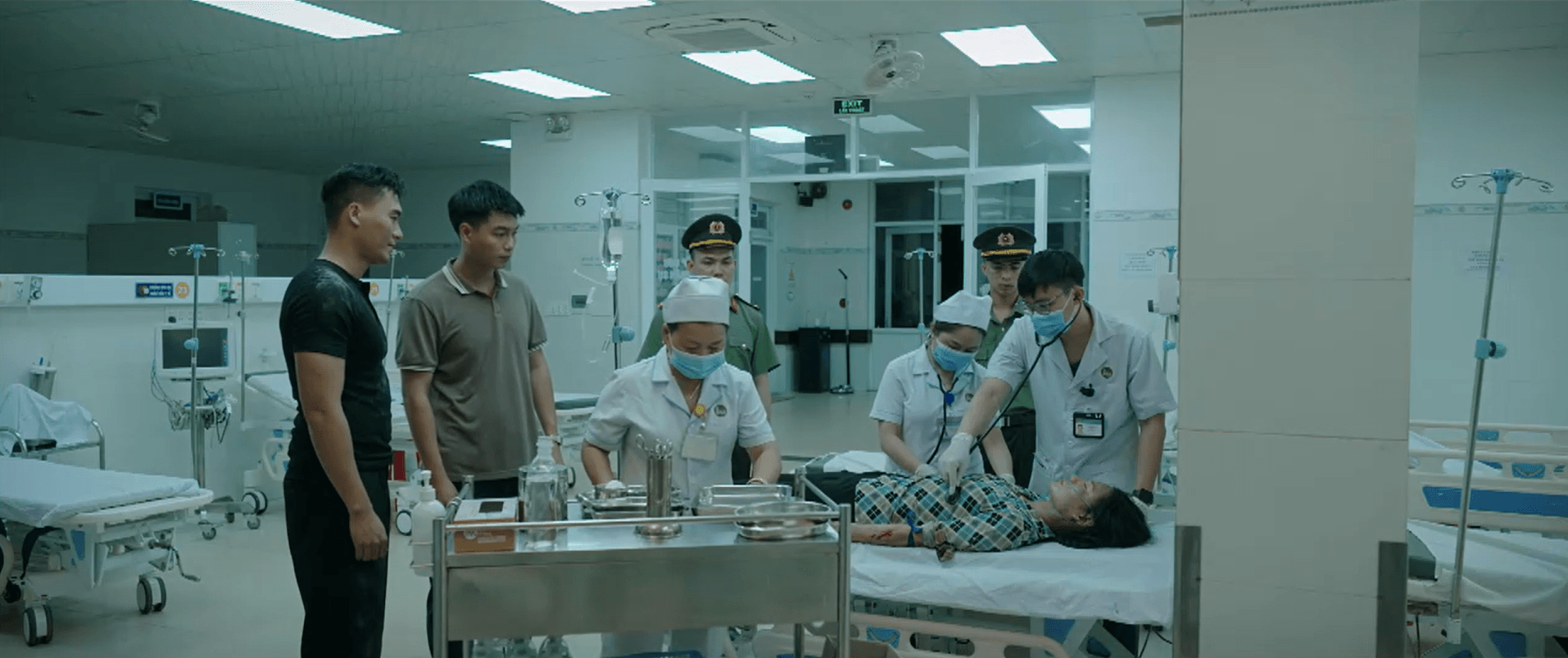 Đại úy Quang Tuấn và đồng đội có mặt kịp thời để cứu đối tượng