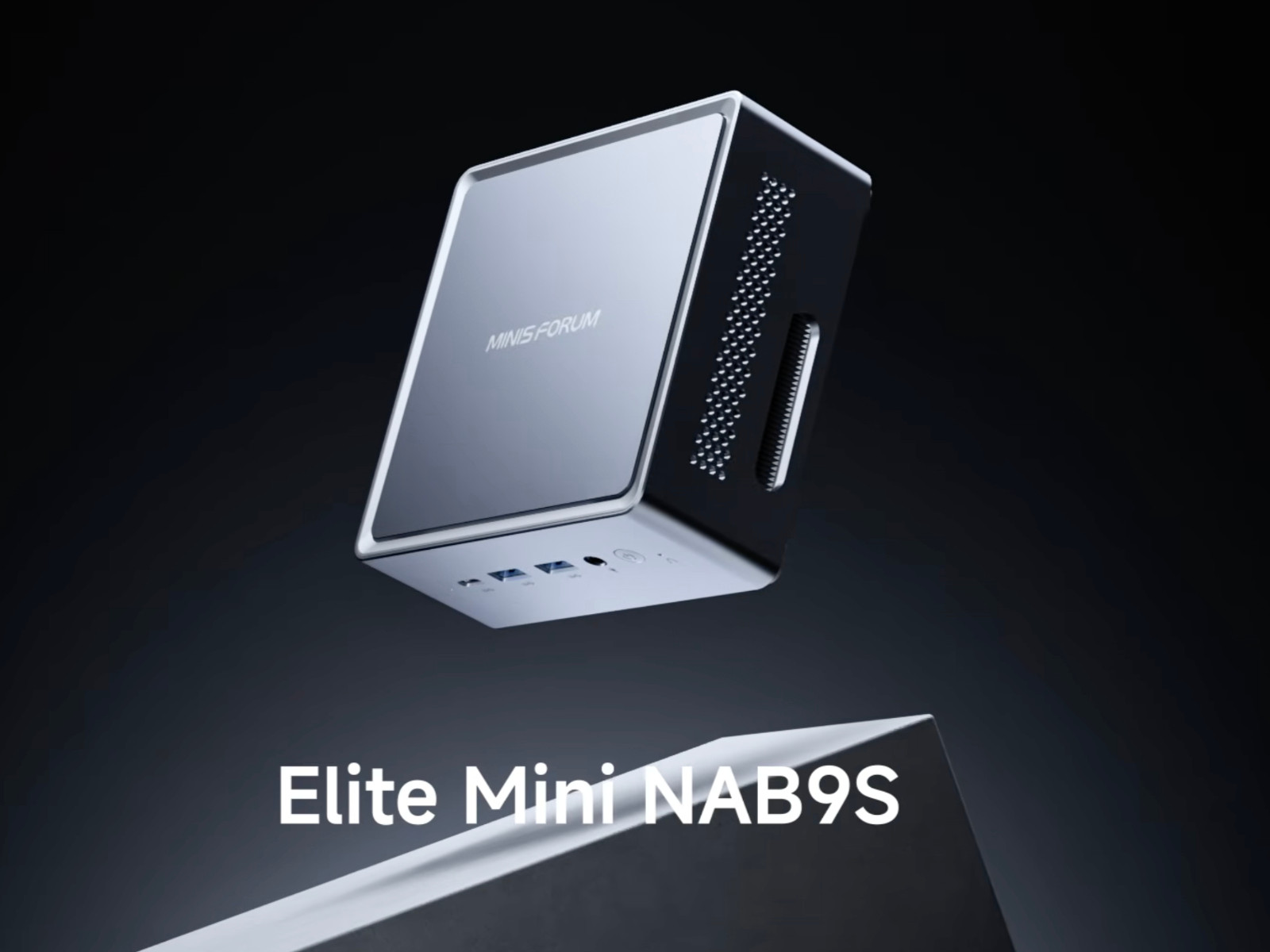 Minisforum NAB9S có kích thước 127 x 127.5 x 54.7 mm và nặng khoảng 570 g.