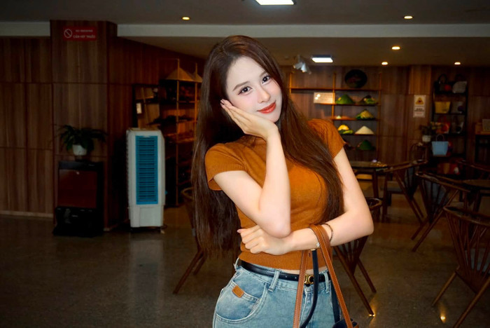 Á hậu Ngọc Hằng gây chú ý với giao diện đời thường cực cuốn.