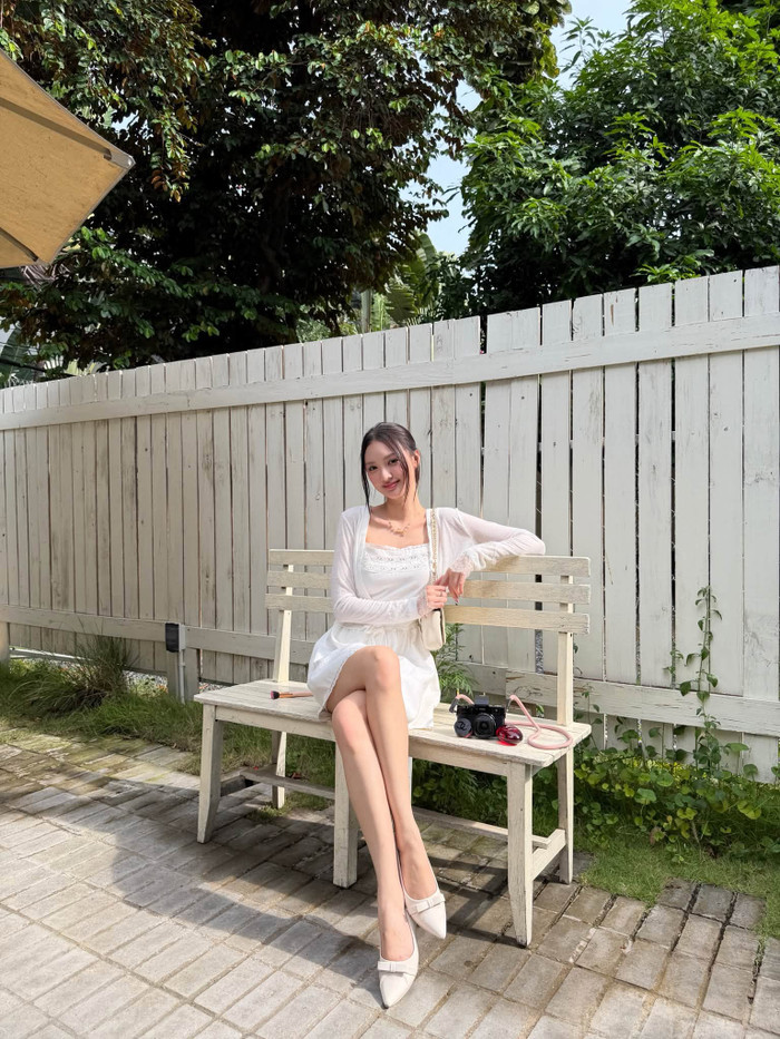 Visual ngọt ngào của Á hậu Cẩm Ly trong bộ ảnh mới