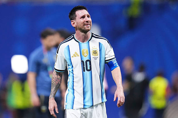 Lionel Messi lên tiếng bảo vệ trọng tài sau trận thắng Ai Cập