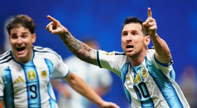 Niềm vui khó tả của Messi sau bàn thắng gỡ hòa quan trọng cho Argentina tại World Cup.