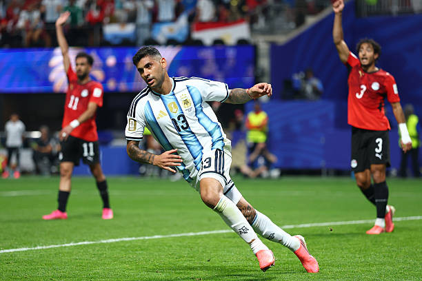 Cristian Romero ghi bàn thắng quan trọng cho Argentina