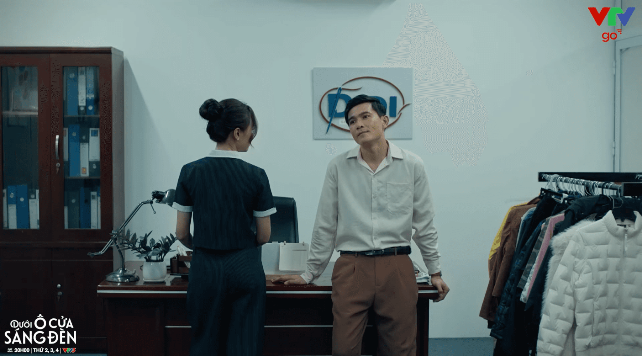 Cái ôm chia tay đầy xúc động giữa Diệu và Sinh