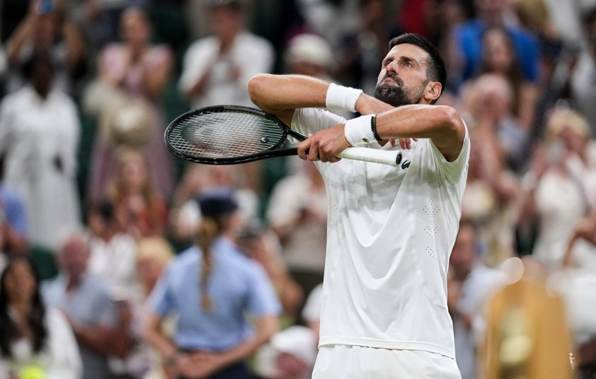 Djokovic ăn mừng chiến thắng trước Auger-Aliassime tại Wimbledon 2026