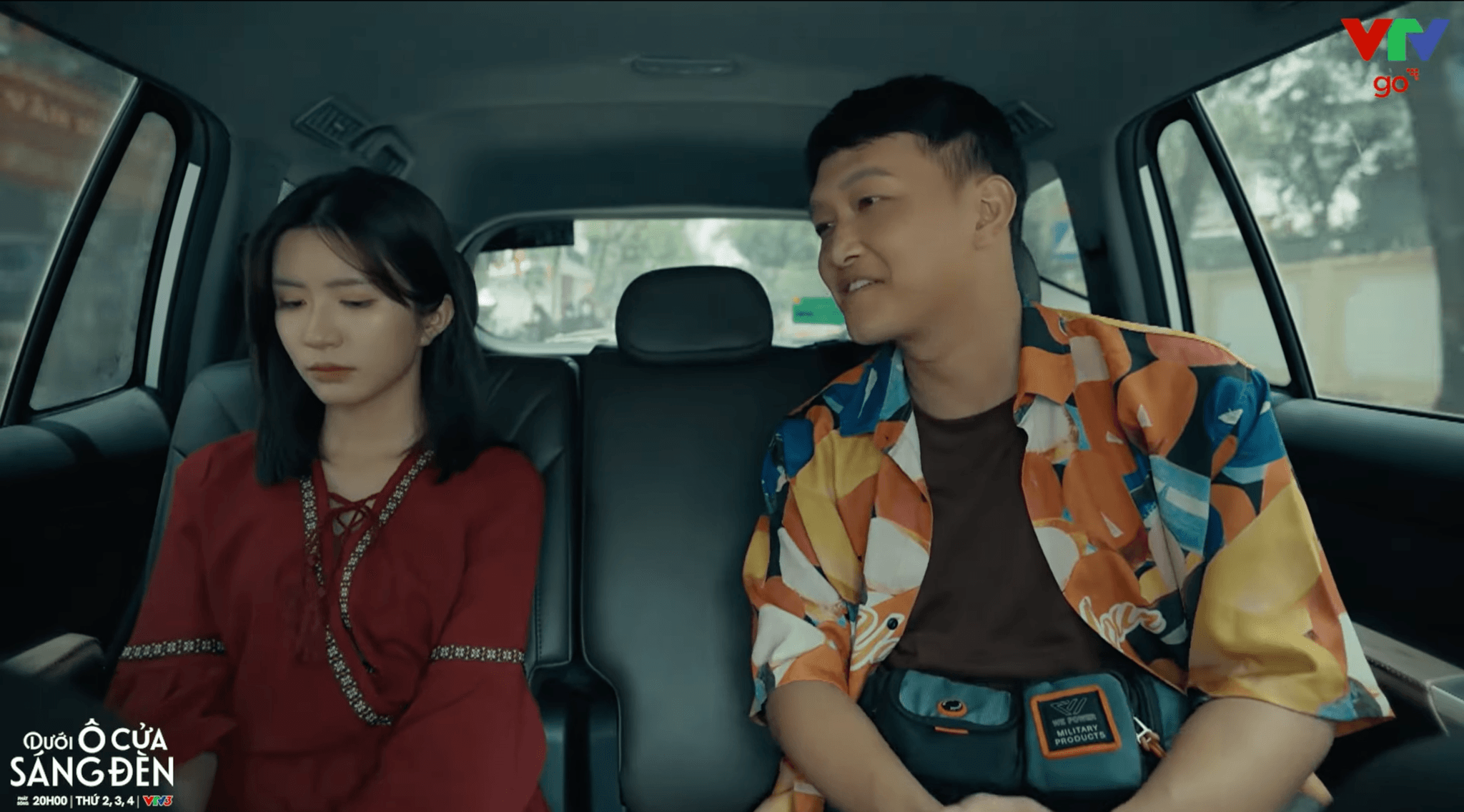 Gia đình ông Lương đón Vân trở về nhà