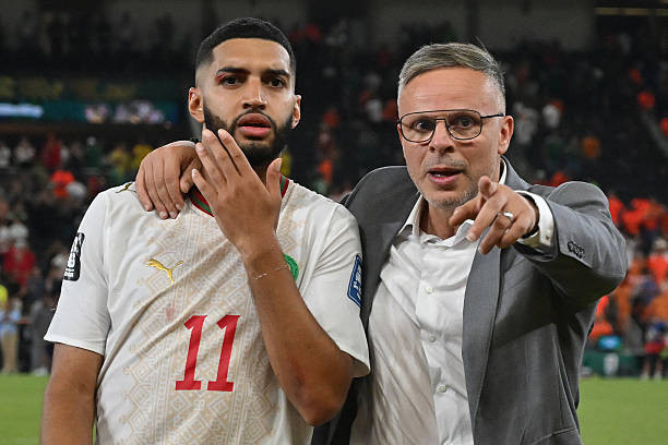 Huấn luyện viên Mohamed Ouahbi trên sân tập của đội tuyển Morocco.
