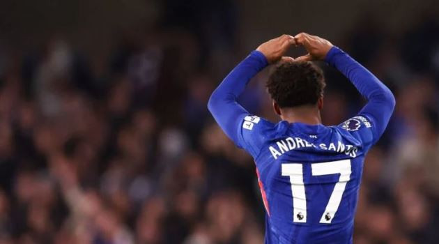 Tân binh Andrey Santos trong màu áo Manchester United. Ảnh: Getty.