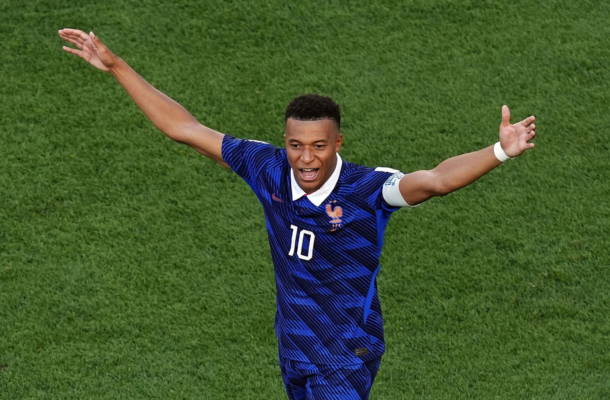 Kylian Mbappe ăn mừng bàn thắng