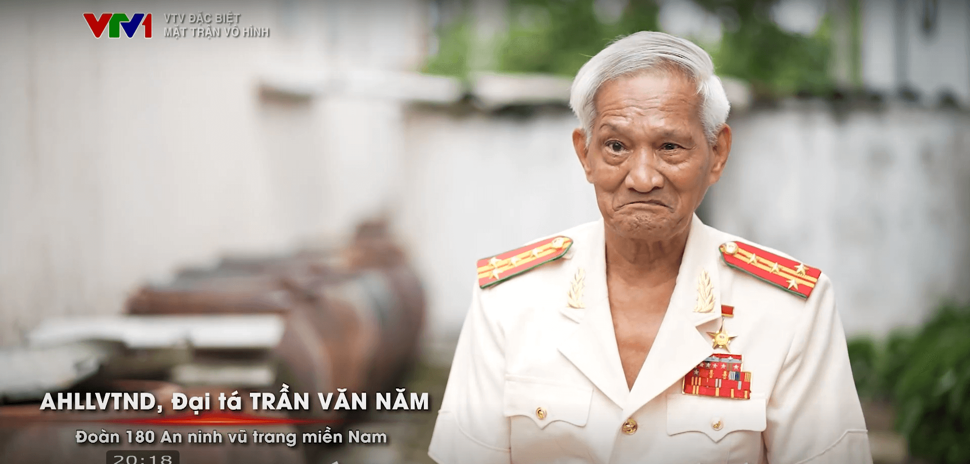 Sự hy sinh thầm lặng của các chiến sĩ an ninh giữa vòng vây kẻ thù.