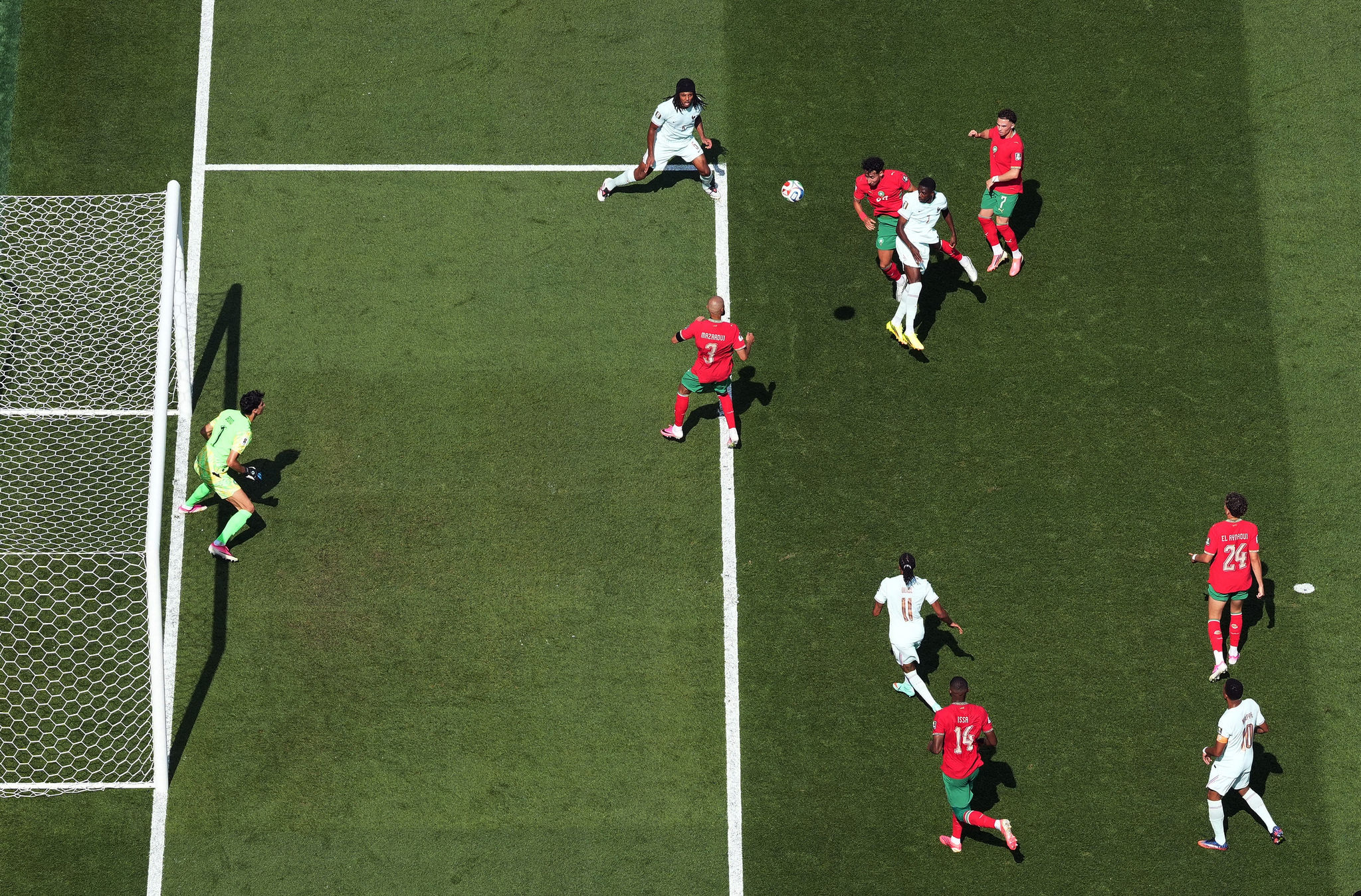 Kylian Mbappe và Ousmane Dembele tạo ra sức ép lớn lên hàng thủ Morocco