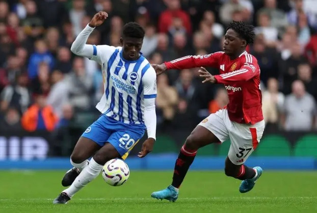 Tiền vệ Carlos Baleba là mục tiêu hàng đầu của Man Utd nhằm gia cố tuyến giữa.
