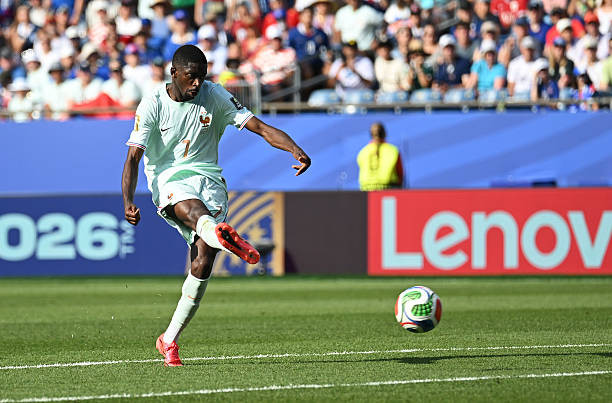 Ousmane Dembele dứt điểm ghi bàn ấn định tỷ số 2-0 cho tuyển Pháp