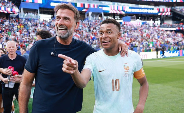 Klopp chúc mừng Mbappe sau khi tuyển Pháp có vé vào Bán kết